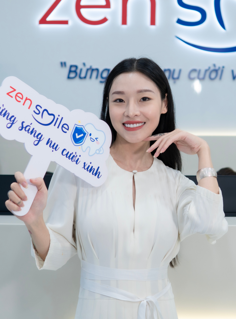  sử dụng dịch vụ Trong thế giới giải trí, nơi ánh đèn sân khấu luôn soi chiếu từng khoảnh khắc, một nụ cười đẹp không chỉ là lợi thế mà còn là “ngôn ngữ” để người nghệ sĩ kết nối với khán giả. Với người mẫu – diễn viên Tô Đồng Lan, nụ cười là thứ gắn liền với hình ảnh, phong thái và sự tự tin trong mọi lần xuất hiện trước ống kính.

Dù vốn sở hữu hàm răng hài hòa, Lan vẫn mong muốn một phiên bản đẹp hơn, tinh tế hơn và hoàn hảo hơn. Điều đó đã đưa cô đến với Trung tâm Nha khoa Zensmile, nơi Lan quyết định thực hiện hành trình làm mới nụ cười của chính mìn tại Nha khoa Zensmile